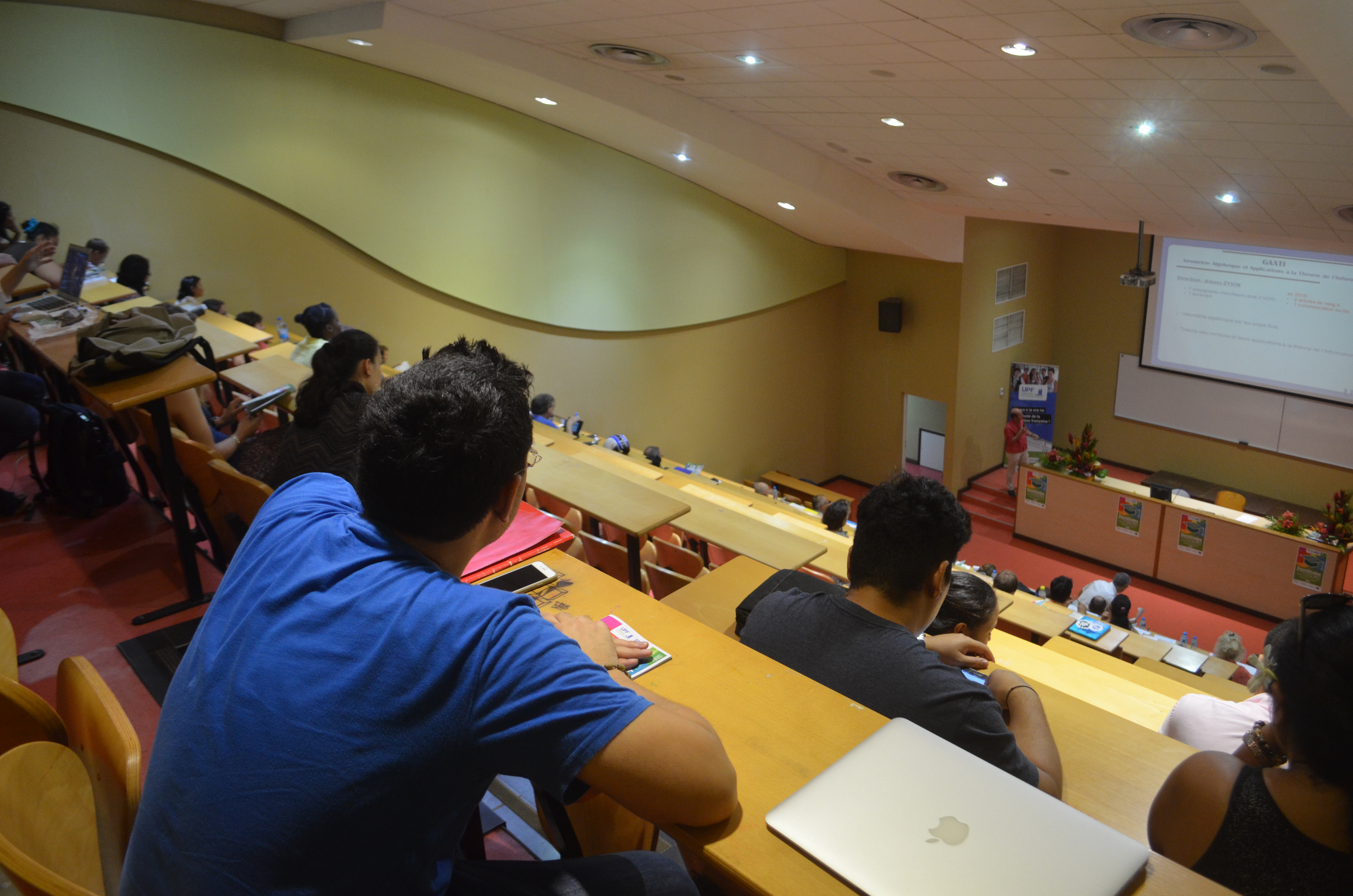 Les présentations sont ouvertes au grand public et l'entrée est libre.