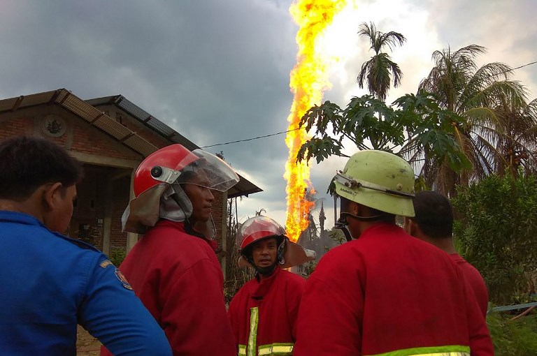Indonésie: au moins 18 morts dans l'incendie d'un puits de pétrole illégal