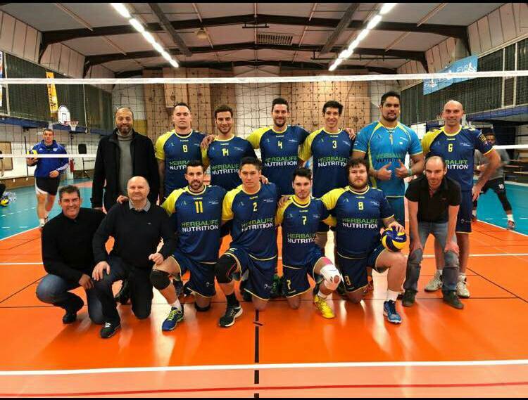 Toa avec son équipe de Royan-Saintes, récemment promue en Nationale 1