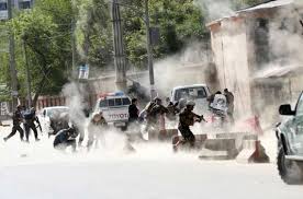 Double attentat suicide à Kaboul: au moins quatre morts, la presse visée