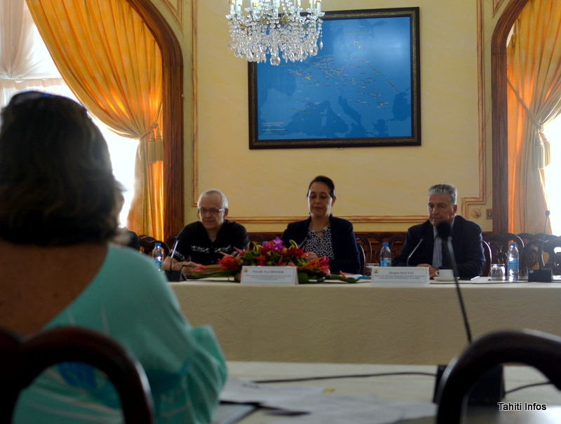 Tea Frogier, ministre du Travail, et Jacques Raynal, ministre des Solidarités, ont reçu les deux seules délégations qui sont venues aux traditionnelles rencontres du 1er mai entre le gouvernement et les syndicats. Les autres organisations de salariés ont boycotté la rencontre… Tout comme le Président du Pays. Il semble bien difficile d'engager le dialogue social en cette période pré-électorale.