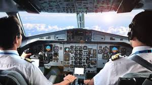 Deux pilotes français volent au secours des migrants avec leur propre avion