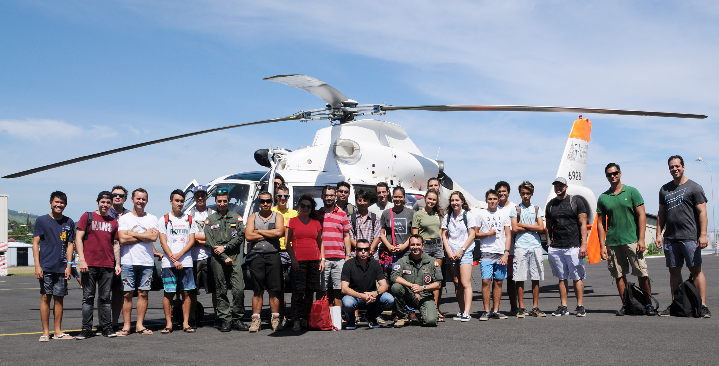 Ce samedi 28 avril, en zone nord de l’aéroport de Tahiti Faa’a à C3P, ils étaient une cinquantaine de pilotes privés et élèves pilotes à avoir répondu positivement à l’invitation de la 35F pour suivre une matinée d’information et de sensibilisation sur la survie en mer. (© C.Flipo)