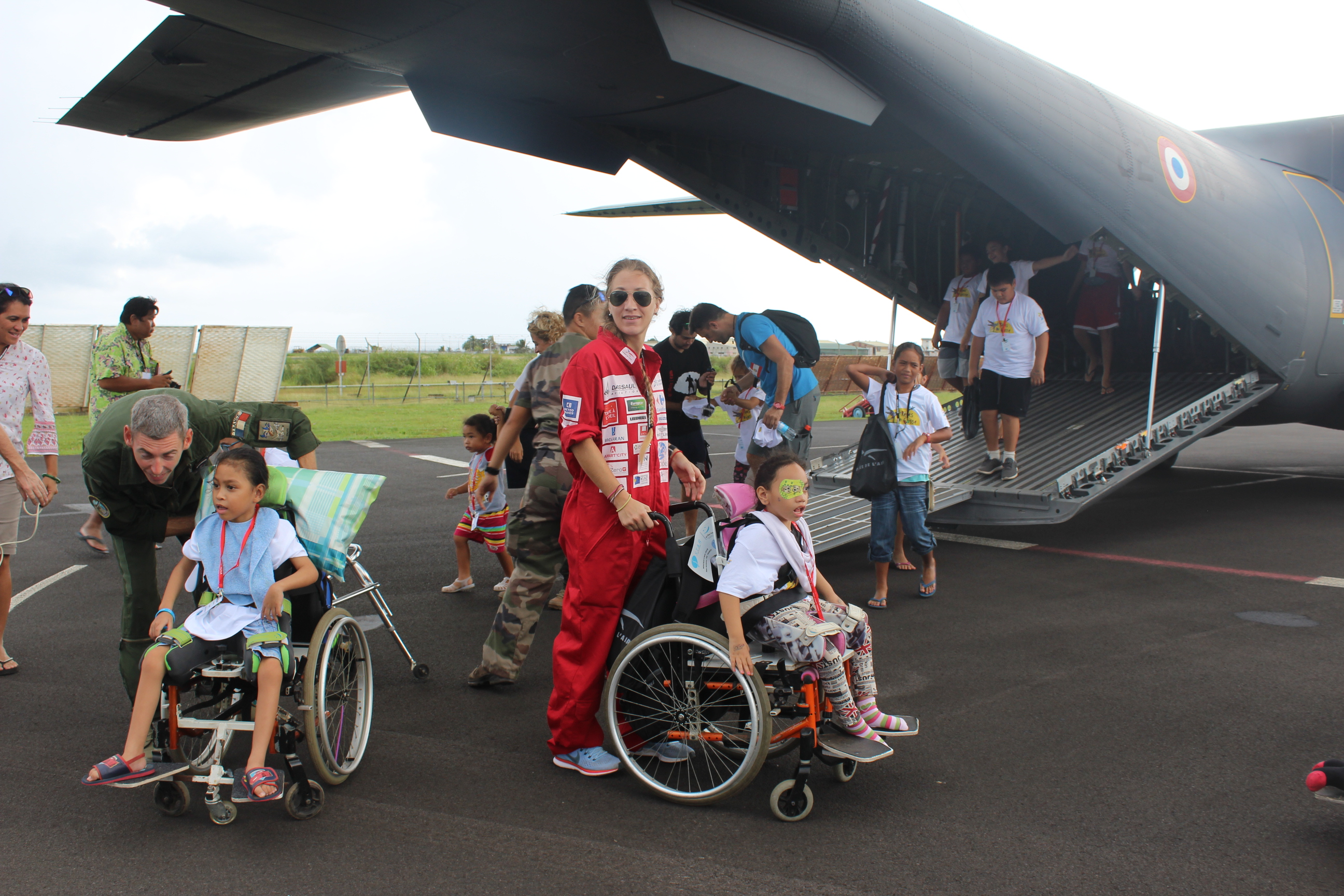 Les enfants heureux à la sortie du Casa.
