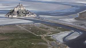 Environnement: Début d'une délicate vidange près du Mont-Saint-Michel