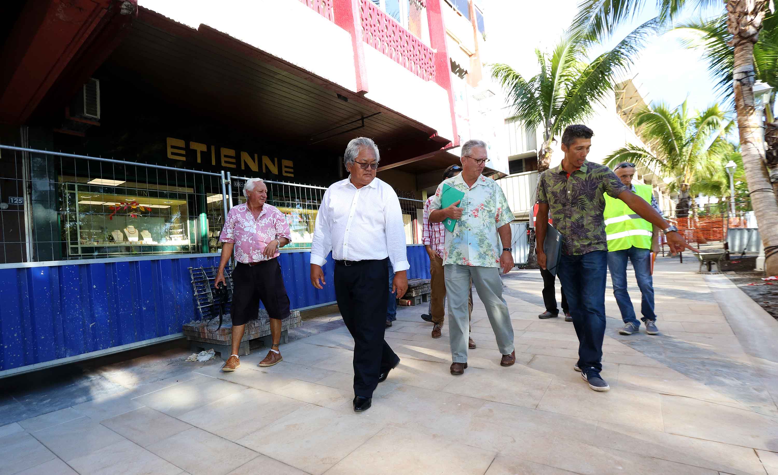 Après les travaux de l’entrée ouest de Papeete portent, le ministre s'est rendu au front de mer.