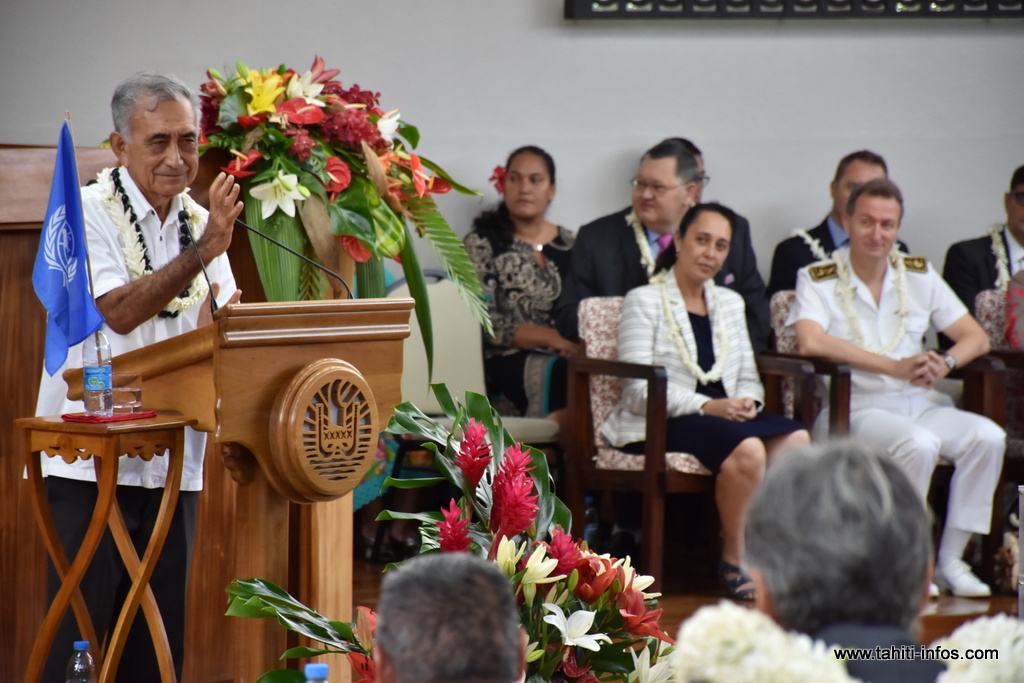 Le leader souverainiste Oscar Temaru, vendredi matin dans l'hémicycle de Tarahoi, lors de son allocution de candidature à la Présidence de la Polynésie française.