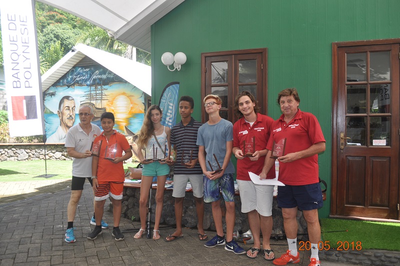 Les champions polynésiens d'escrime reçoivent leurs trophées