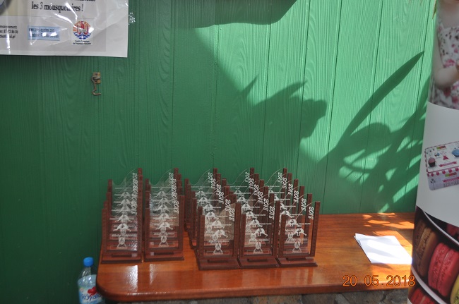 Les champions polynésiens d'escrime reçoivent leurs trophées