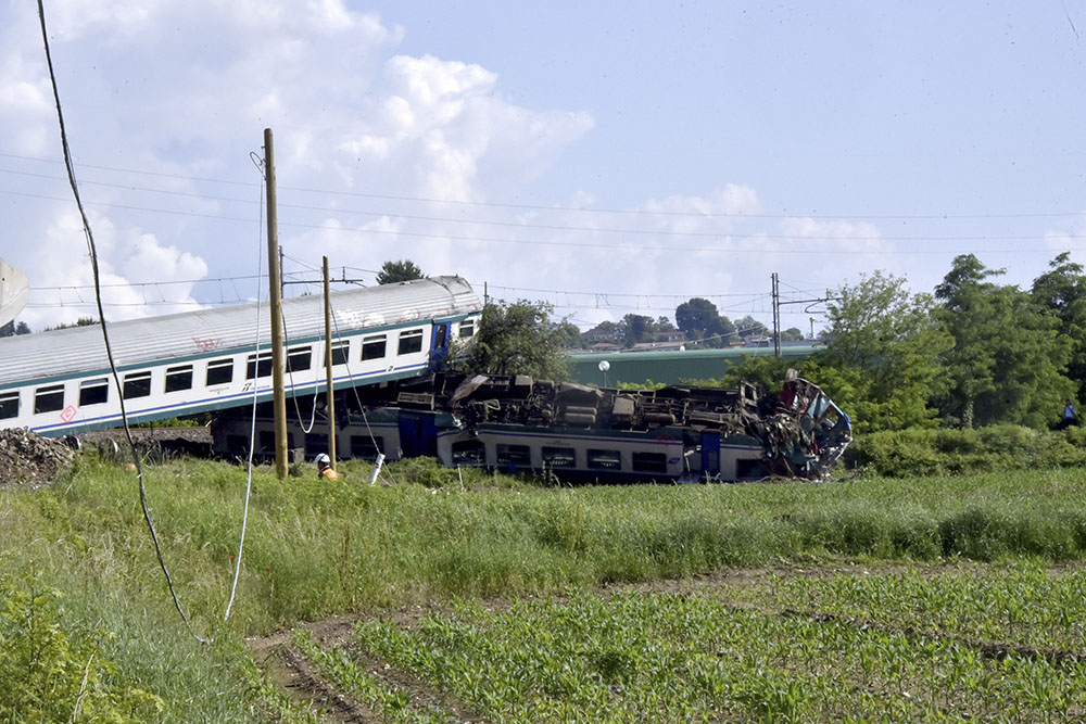 Italie: deux morts, une vingtaine de blessés dans la collision entre un train et un poids lourd