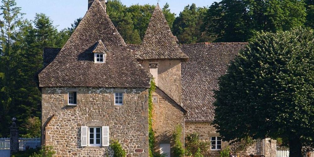 Un château en Corrèze pour un peu plus de 11 euros et la bonne cause