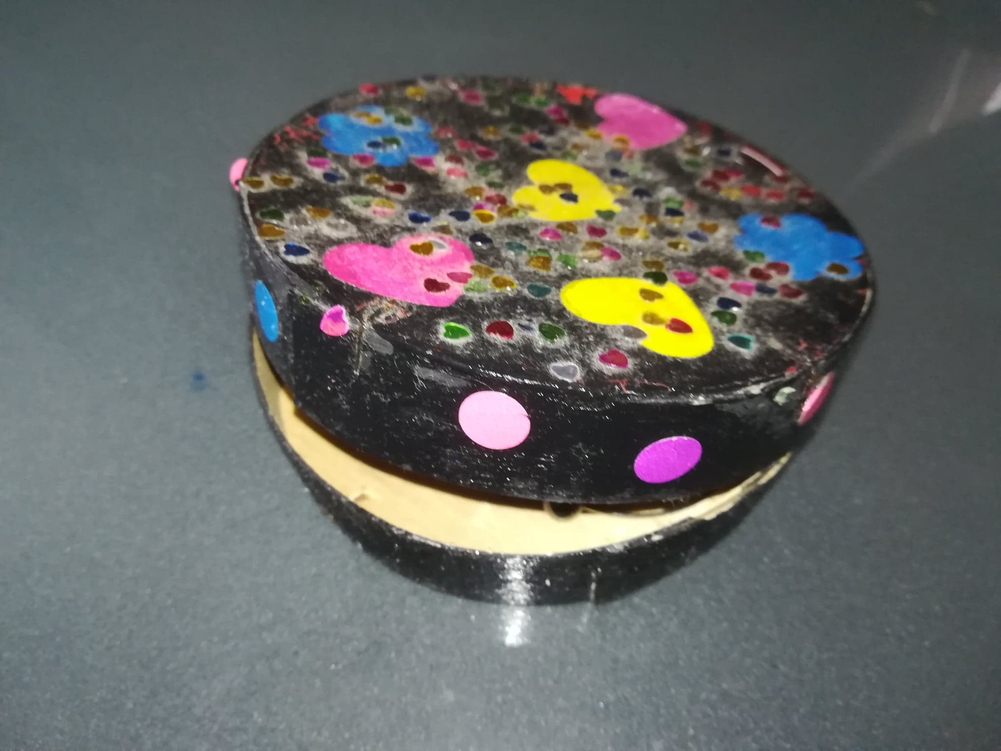Finalement, la boîte à bijoux confectionnée à partir d'une boîte de camembert (à condition qu'elle soit bien lavée), restera toujours une valeur sûre.