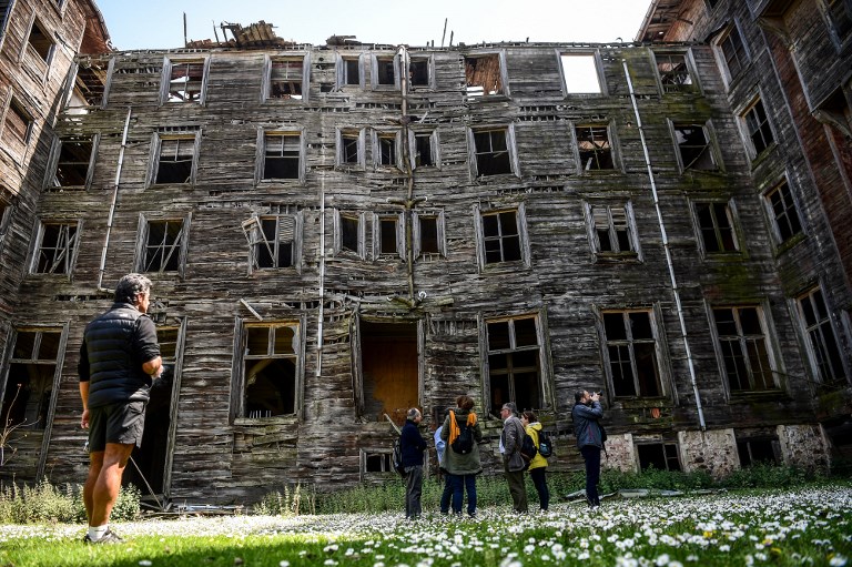 Au large d'Istanbul, le plus grand édifice en bois d'Europe se meurt