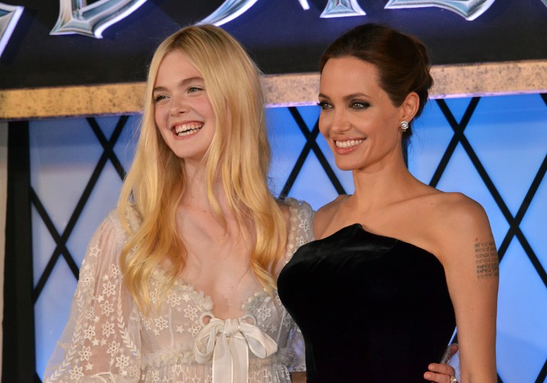 Elle Fanning et Angelina Jolie ensemble pour un deuxième volet de "Maléfique"