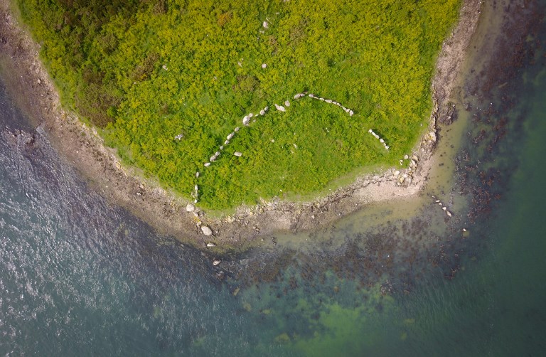Loi littoral: la majorité renonce à des dérogations face aux protestations