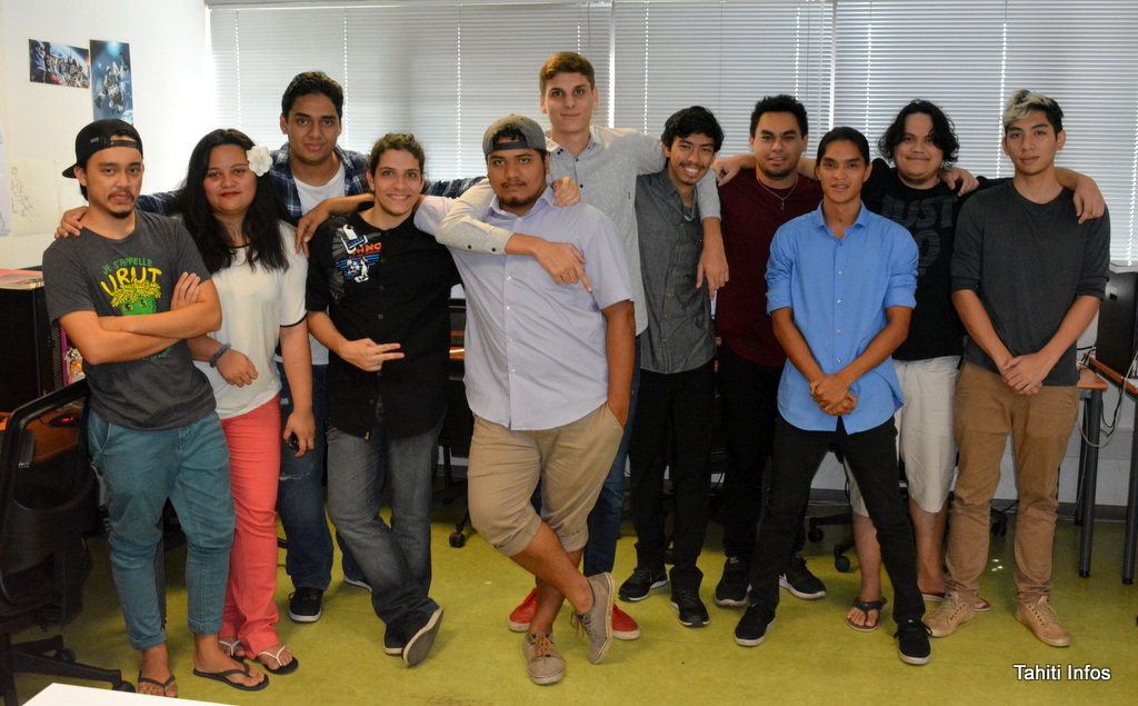 Toute la promo des deuxièmes années de Poly3D a fêté la fin de 12 mois de défis intenses. Ils partent maintenant en stage, avant d'attaquer leur dernière année.