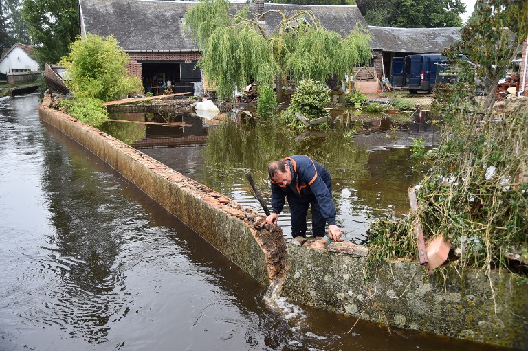 Intempéries: une grande partie de la France encore menacée par les orages
