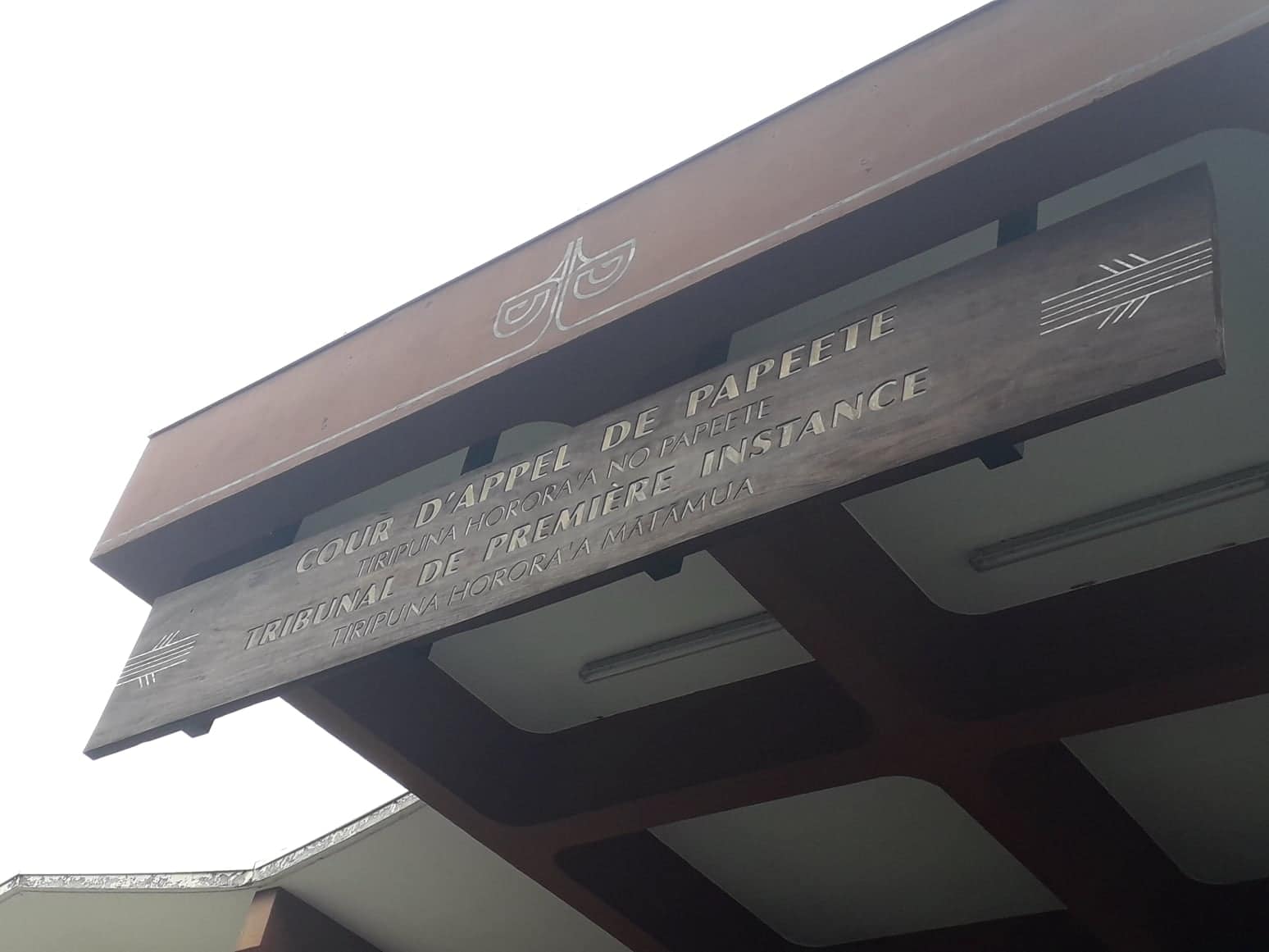 Accusé de viol par une mineure, il est placé sous contrôle judiciaire.