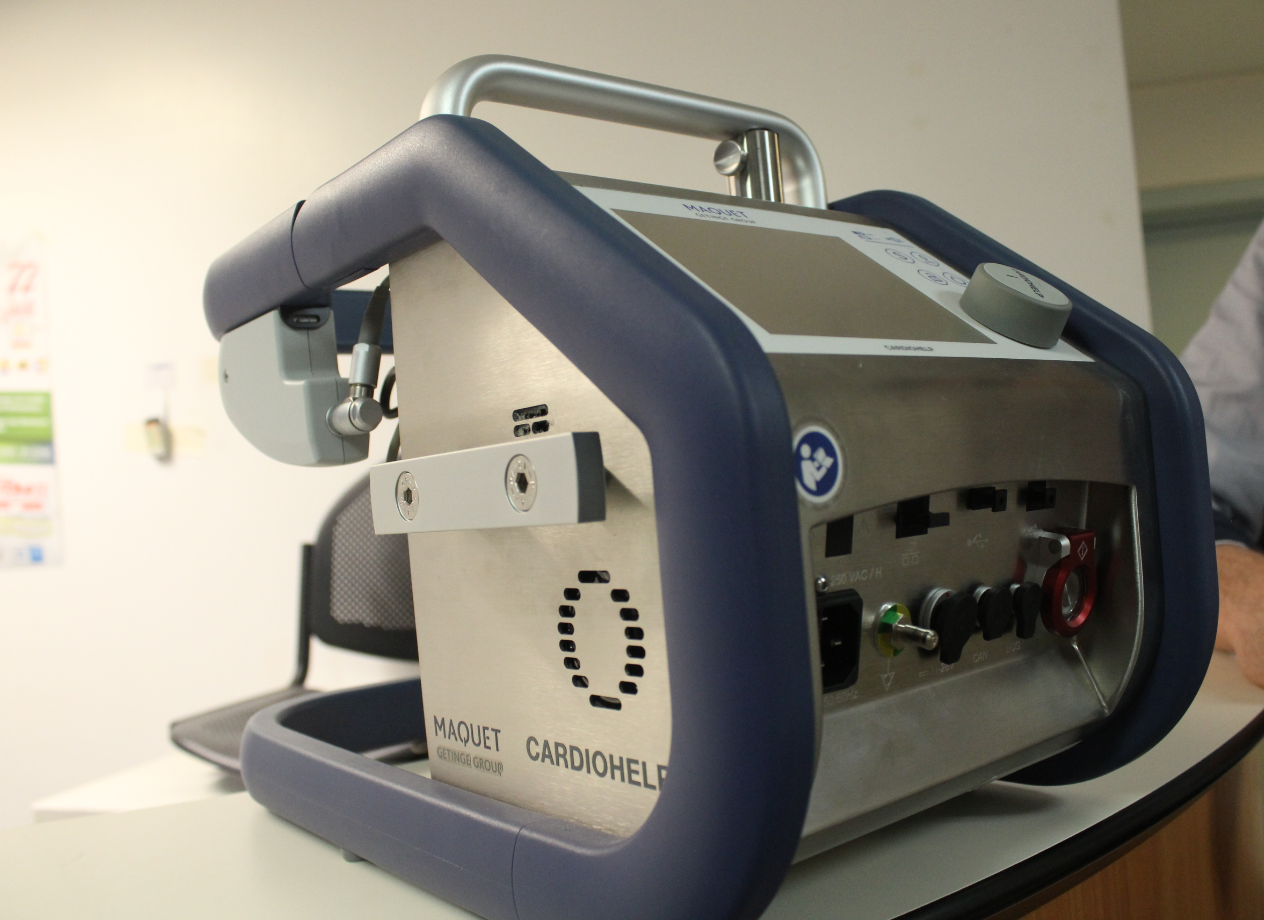 La machine permettant de réaliser la technique de circulation extra corporelle complexe.