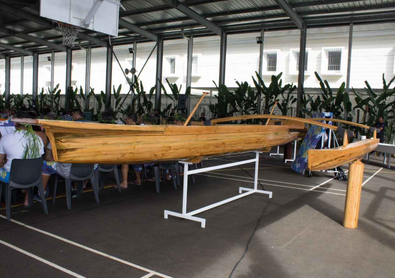 L'une des trois pirogues réalisées par les détenus.