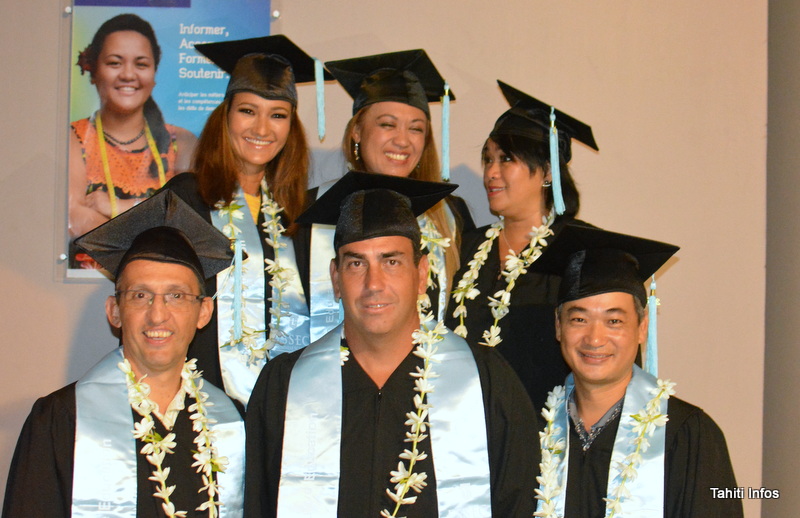 Six étudiants polynésiens diplômés de l'ESSEC