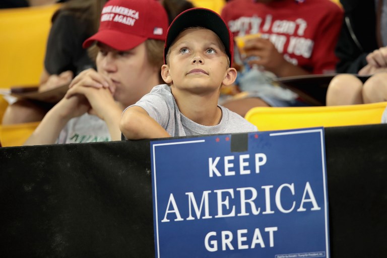 Trump fait machine arrière sur la séparation des familles à la frontière