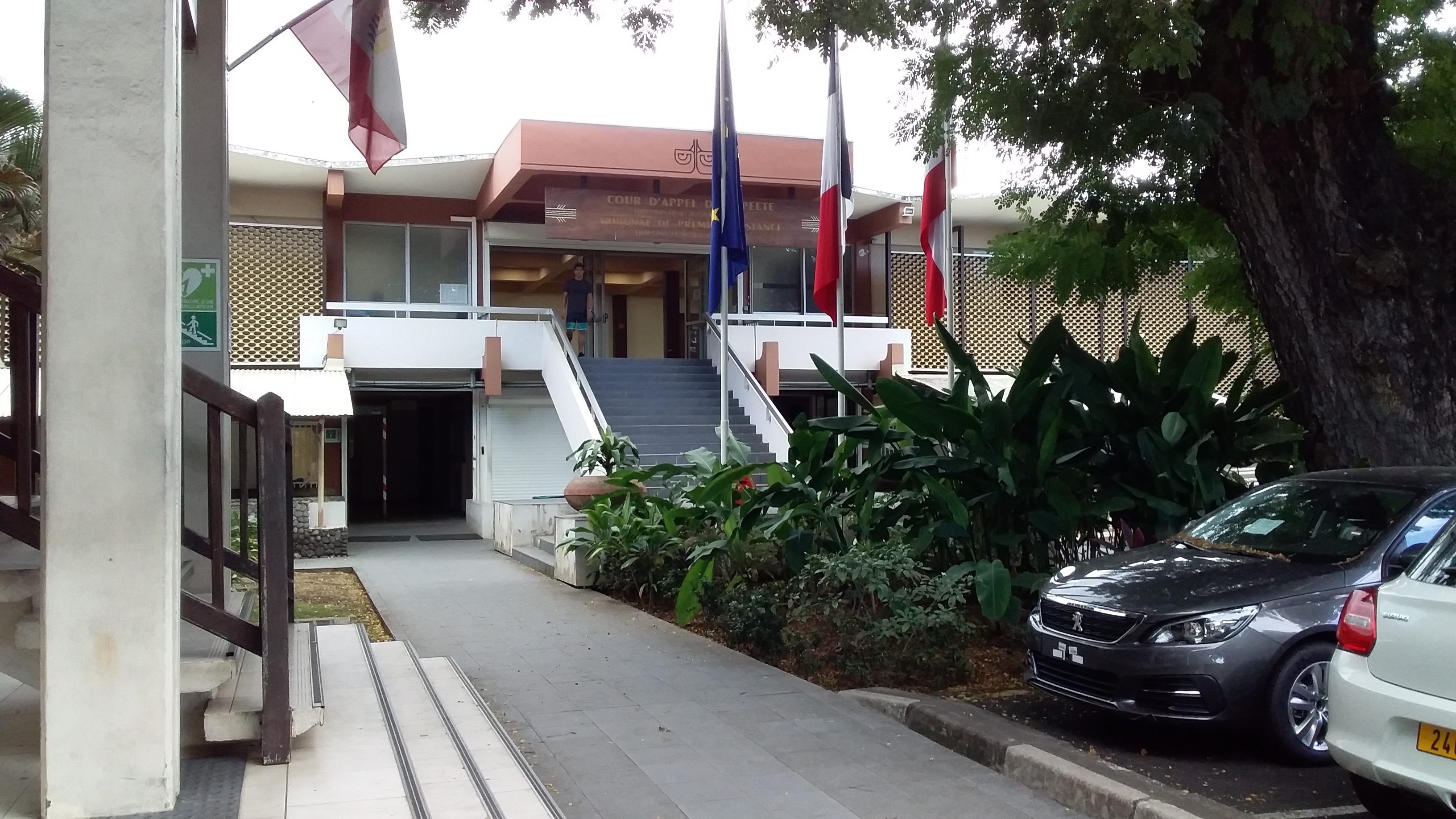 "Tant que la situation n'a pas été clarifiée, les interventions de Jean-Paul Urima, en qualité de secrétaire général par intérim, alors que cette qualité est sérieusement contestable, sont de nature causer des dommages imminents aux intérêts d'une confédération", souligne le tribunal de première instance.