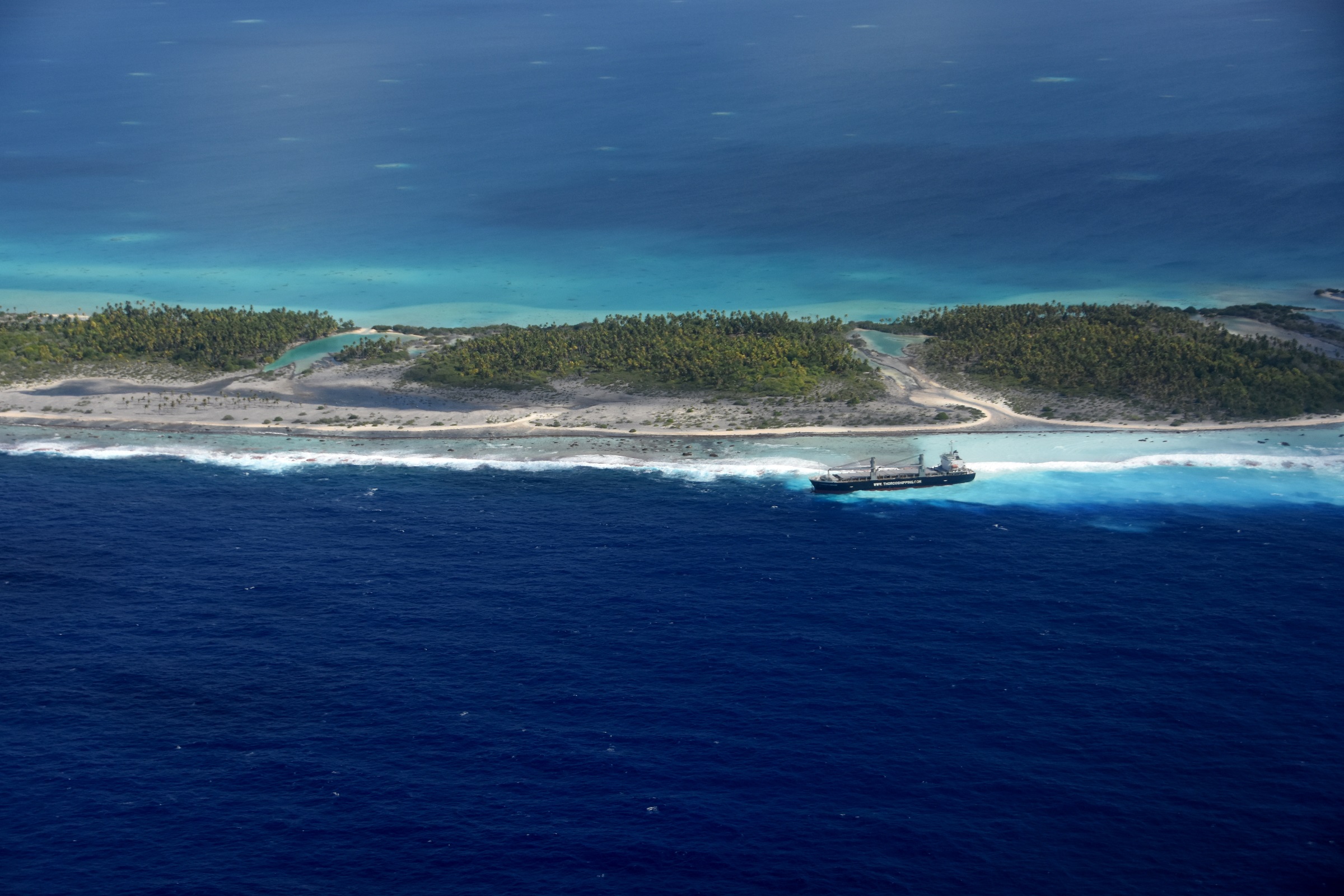 Un cargo philippin s'échoue à Raroia