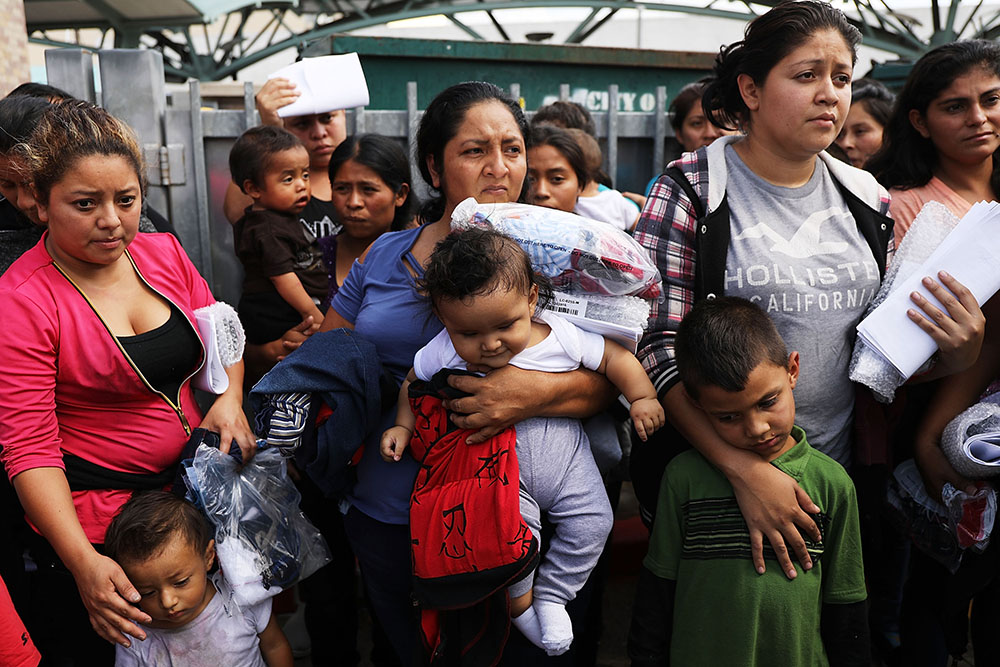 Trump toujours ferme sur l'immigration, 2.000 enfants restent séparés de leurs parents