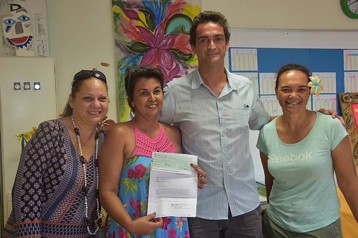 Thierry Trouillet, directeur de la TEP a remis un chèque de 50 000 francs au CJA de Faa'a, ce lundi matin.