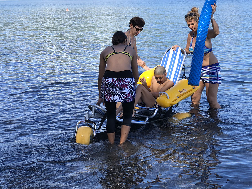 Le matériel a été financé par la municipalité et par la réserve parlementaire du sénateur Nuihau Laurey.