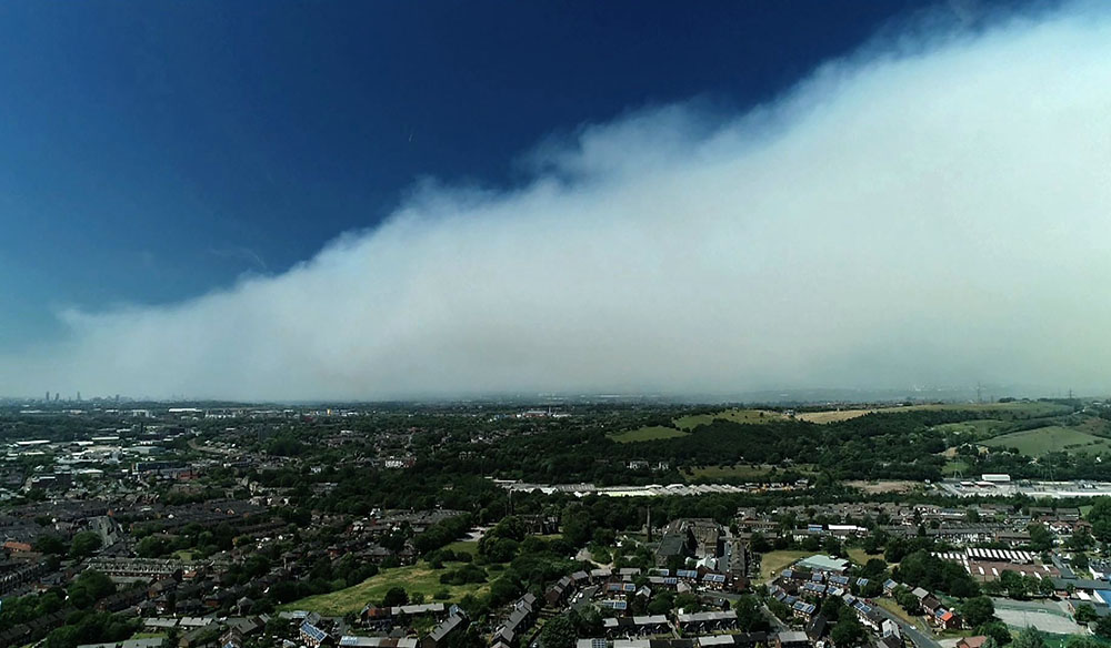 Royaume-Uni: l'armée en renfort contre un incendie dans la lande, près de Manchester