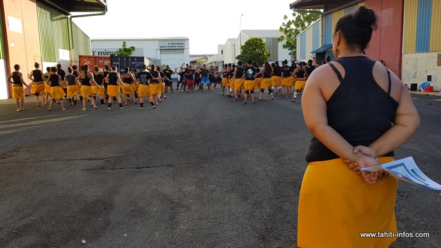 Plus de 130 personnes composent la troupe de Heirurutu.