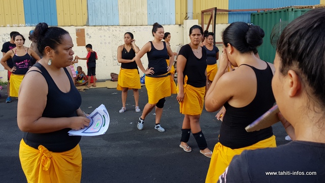 Manouche Maraetefau s'est chargée de faire la chorégraphie de la troupe.