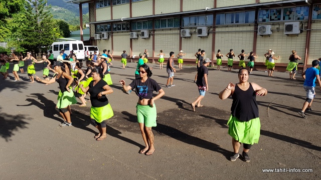 Plus d'une centaine d'artistes vous présenteront la cérémonie du "umu'ai".