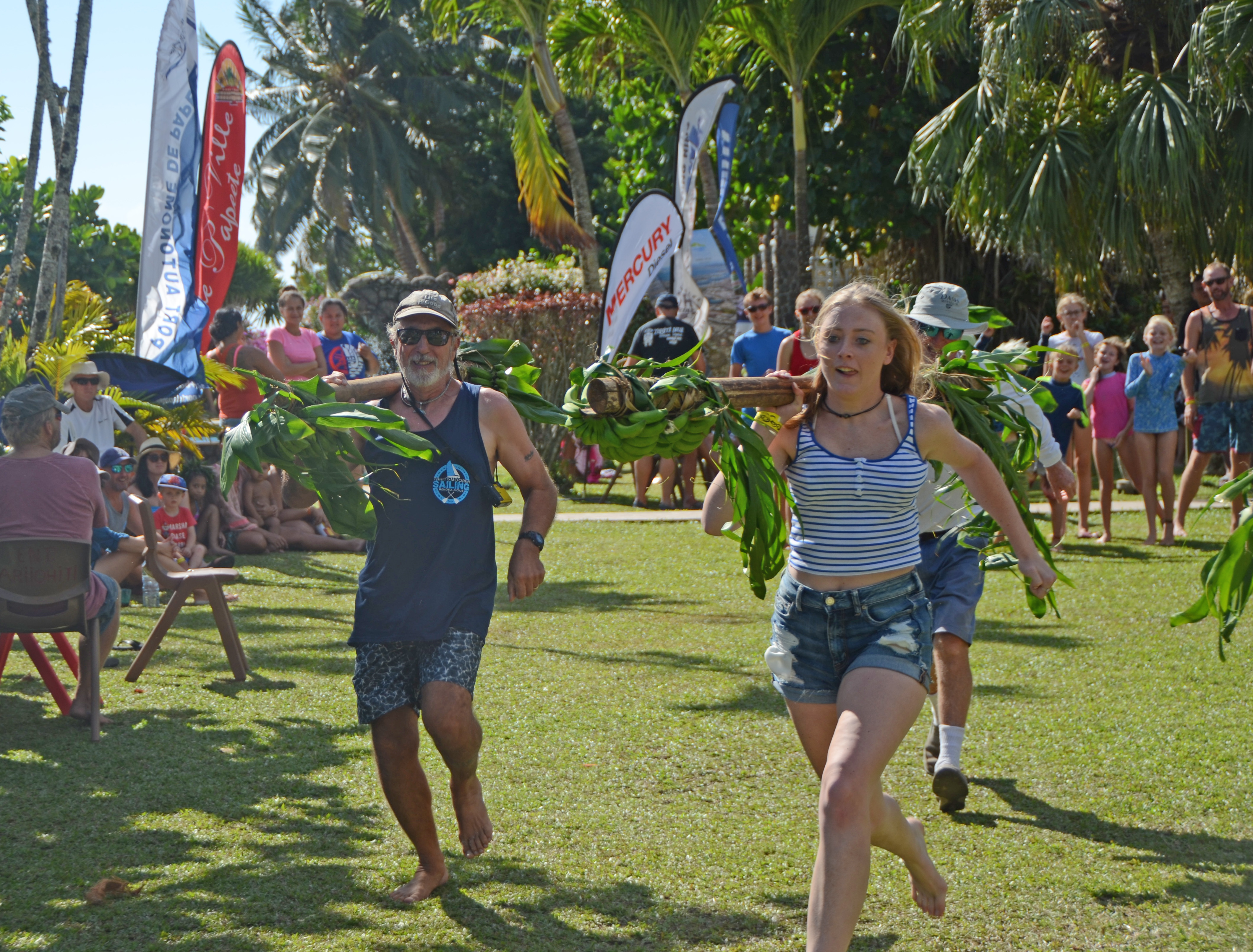 Les plaisanciers ont pu s'essayer à la course de porteurs de fruits