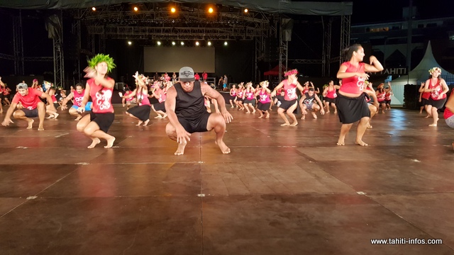 Trois tableaux ont été préparés pour présenter leur spectacle.