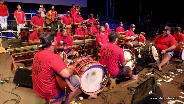 L'orchestre est composé de 25 personnes, dont 6 choristes.