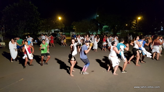 Plus de 100 danseurs évolueront sur la scène.