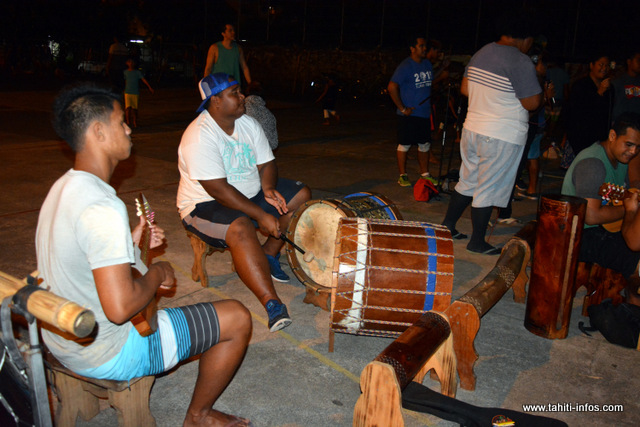 Armandine Manarii, l'auteur, a choisi cette légende parce qu'elle parle de Huahine, mais surtout parce que le tambour est au centre de l'histoire.