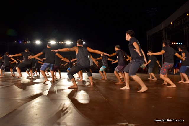 Ce sont huit tableaux avec quatre costumes que les 75 danseurs, les dix musiciens et la chorale vont faire vivre ce thème.
