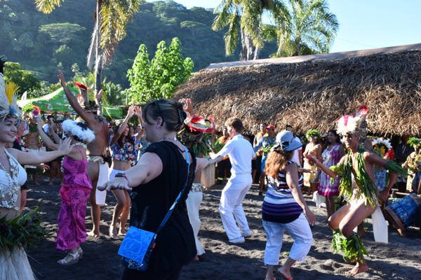 Le Paul Gauguin fait escale à Vairao pour la première fois
