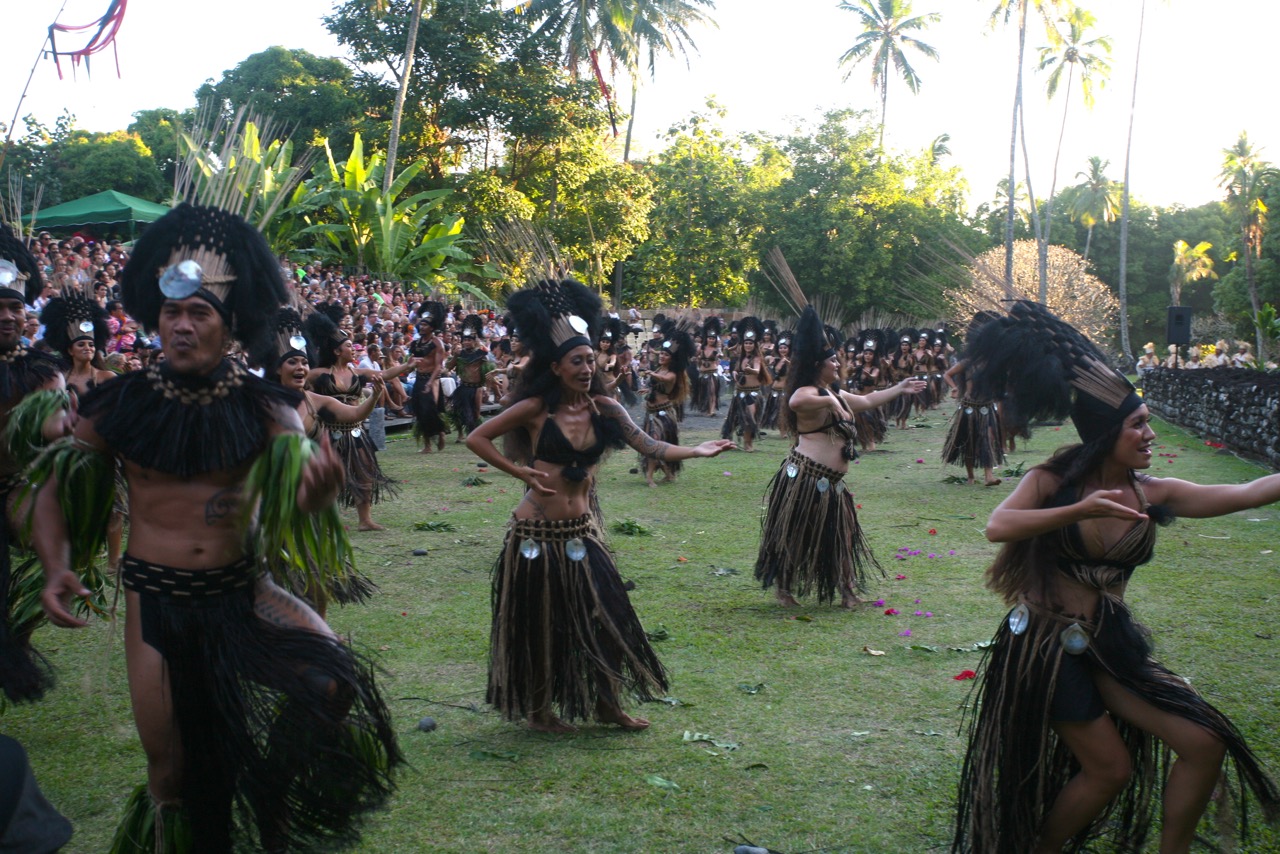 C’est parti pour un spectacle de plus d’une heure dans le cadre toujours exceptionnel de ce marae. (Photo Daniel Pardon)