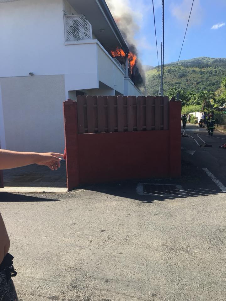 Quatre appartements brûlent lors d'un incendie à Punaauia