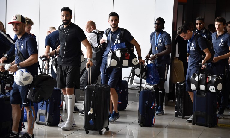 Mondial-2018: les Bleus en route, la France attend ses héros