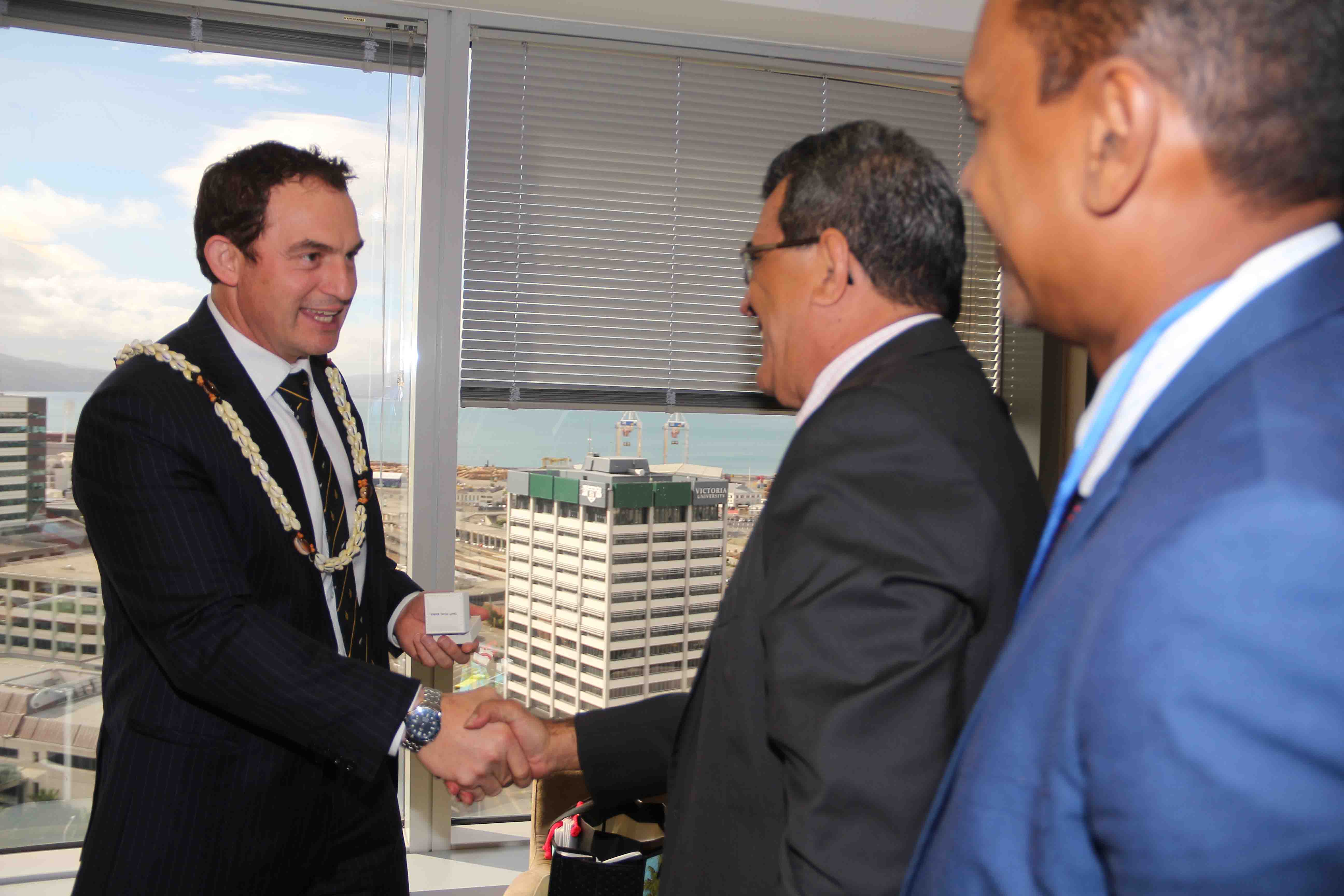 Un premier entretien s’est ainsi déroulé, lundi matin, heure de Nouvelle-Zélande, avec le ministre des Pêches, Stuart Nash.