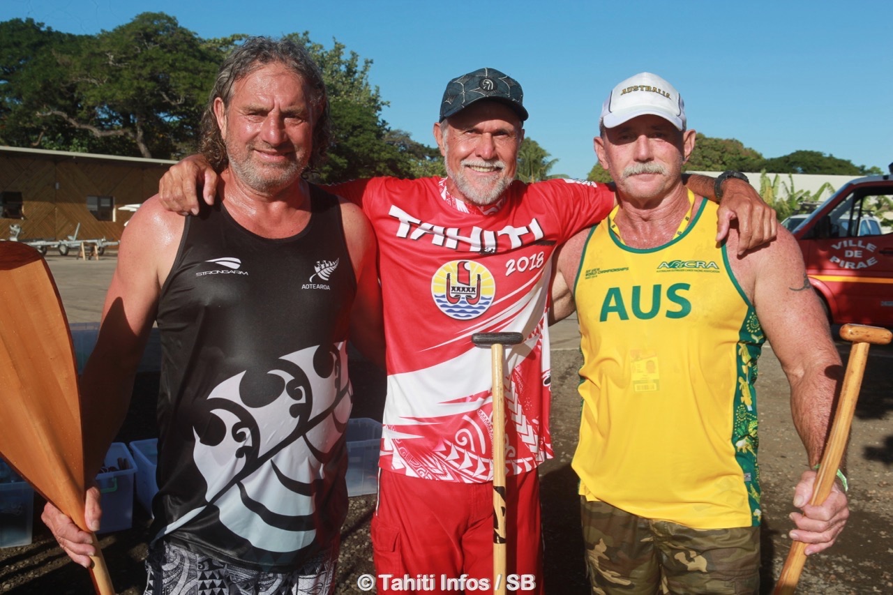 Bruno Agnieray au centre, médaillé d'or en master 60
