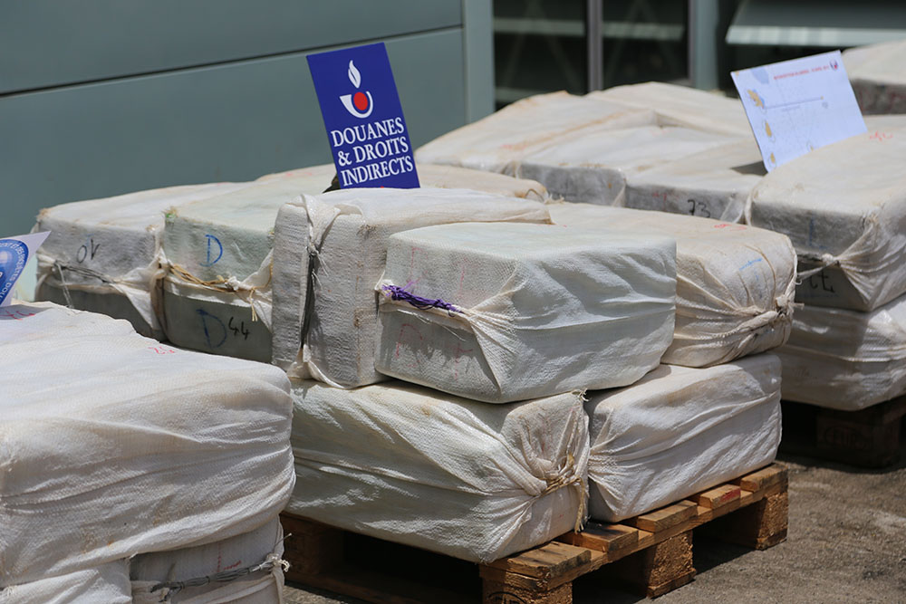 Saisie exceptionnelle d'1,5 tonne de cocaïne sur un voilier au large de la Martinique
