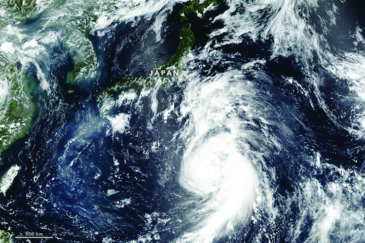 Après les inondations catastrophiques, le Japon balayé par une tempête