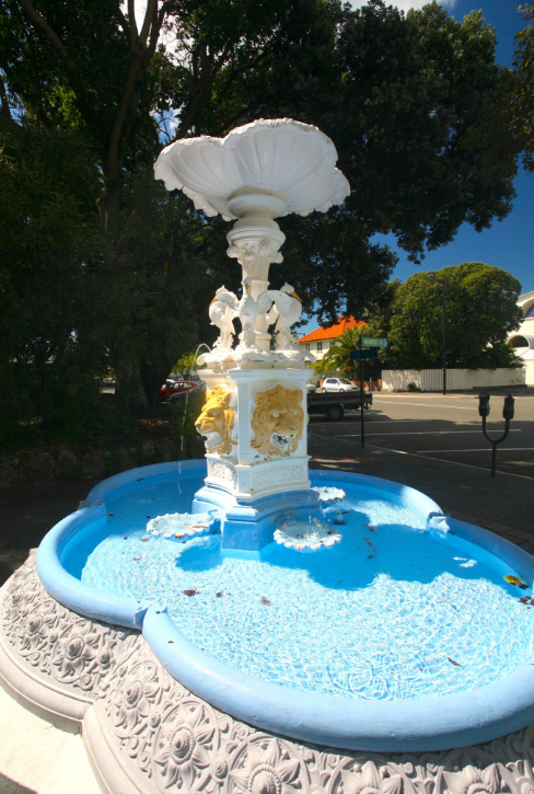 Une fontaine très kitsch du centre-ville de Napier. Toute la petite cité affiche ce caractère Art Déco parfois un peu rococo. Délicieux…